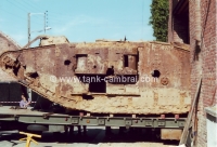 Le tank entre dans la grange